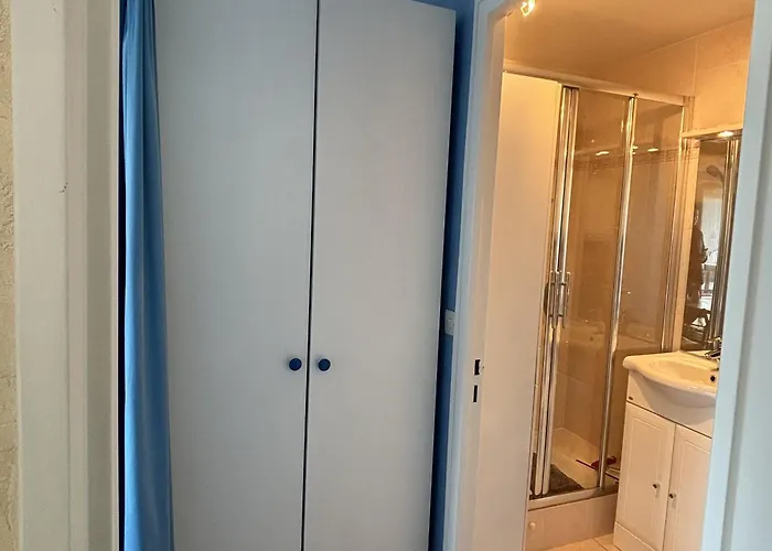 Apartment 2 Pieces Avec Loggia Vue Et Parking, Pres De La - Fr-1-712-38 *