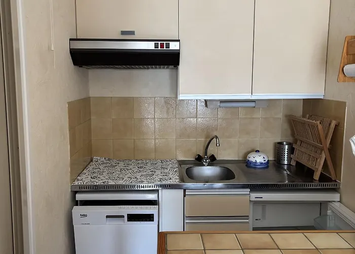 2 Pieces Avec Loggia Vue Et Parking, Pres De La - Fr-1-712-38 Villers-sur-Mer