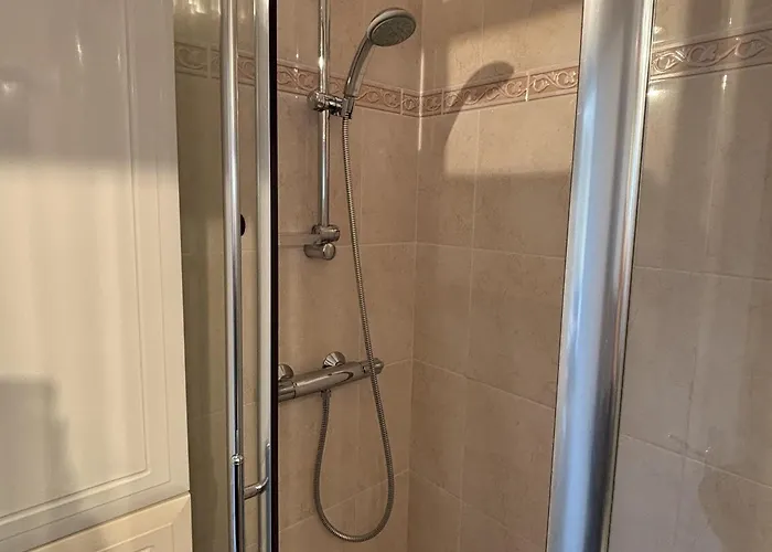 2 Pieces Avec Loggia Vue Et Parking, Pres De La - Fr-1-712-38 Apartment