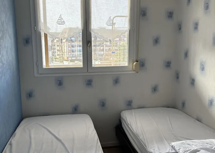 Apartment 2 Pieces Avec Loggia Vue Et Parking, Pres De La - Fr-1-712-38 *