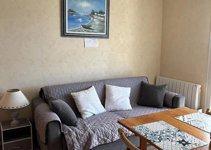 2 Pieces Avec Loggia Vue Et Parking, Pres De La - Fr-1-712-38 *