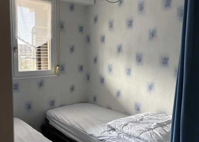 2 Pieces Avec Loggia Vue Et Parking, Pres De La - Fr-1-712-38 Apartment